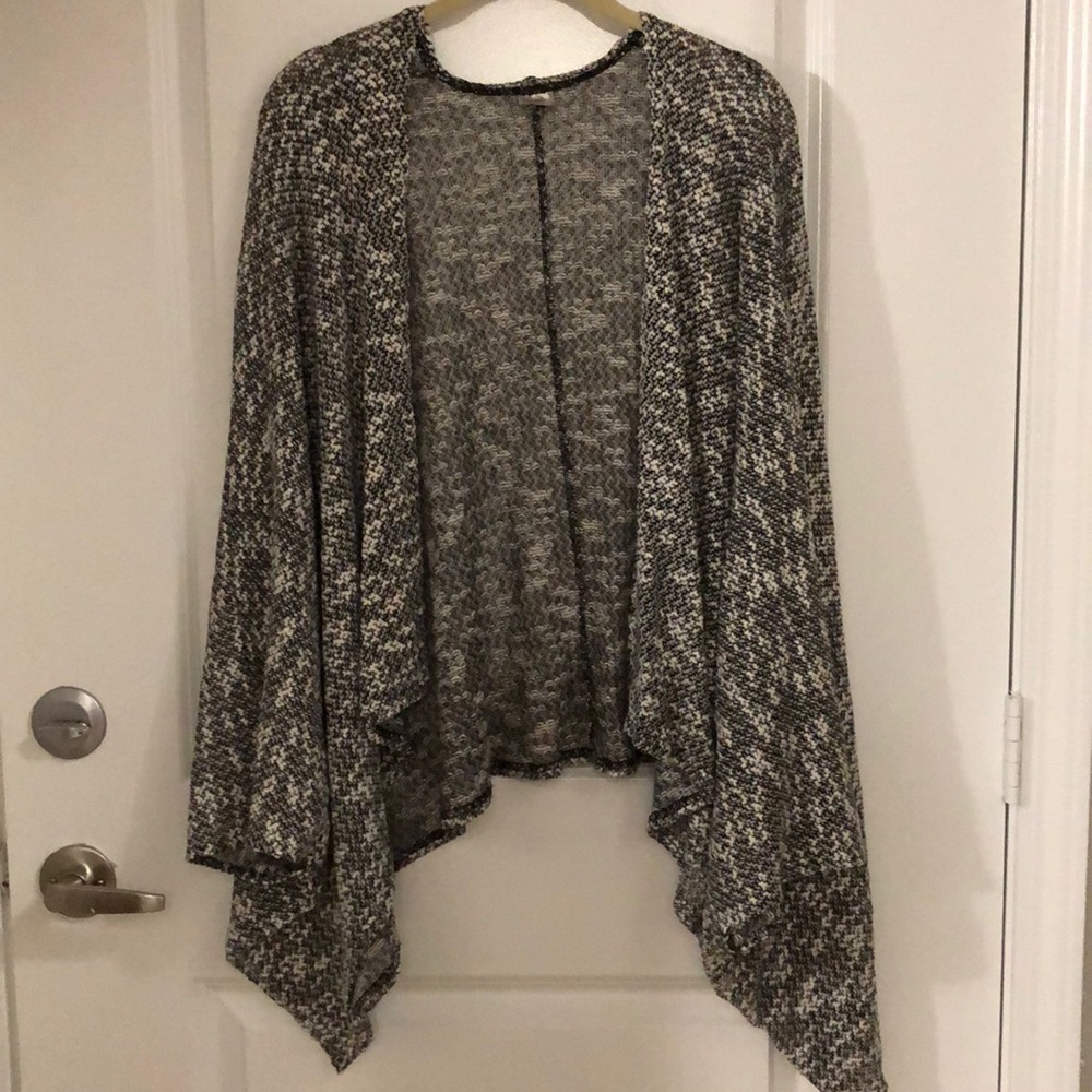 Short sleeve sweater